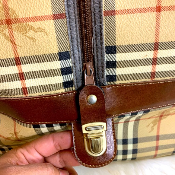 VINTAGE BURBERRY'S LARGE NOVA CHECK DUFFEL/TRAVEL BAG - Picture 10 of 11